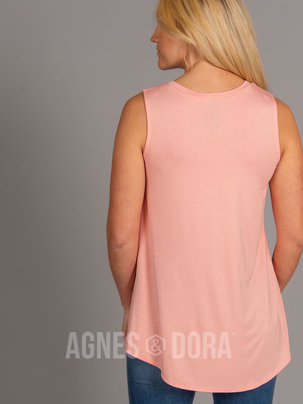 Essential Tank V-Neck Peach