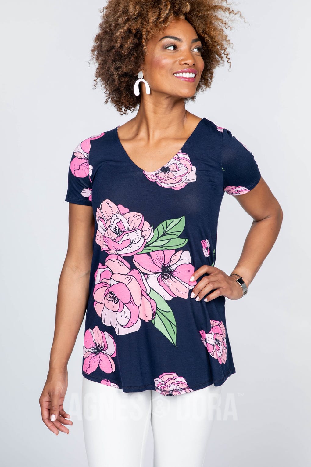 Everyday Tee V-neck Graphic Peony Print