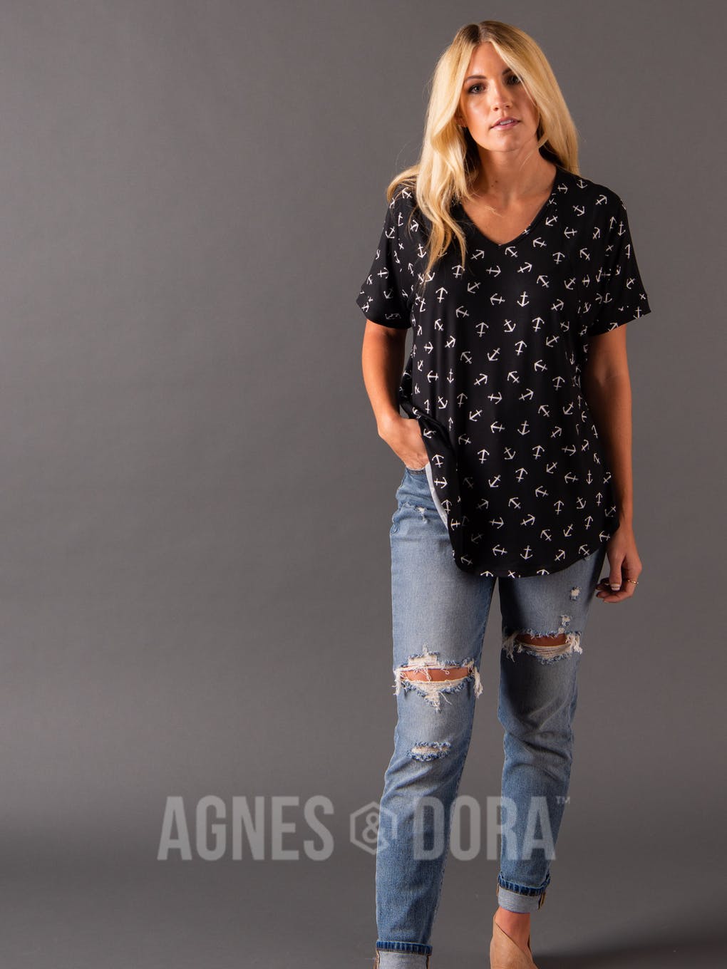 Love Top Black/White Anchor