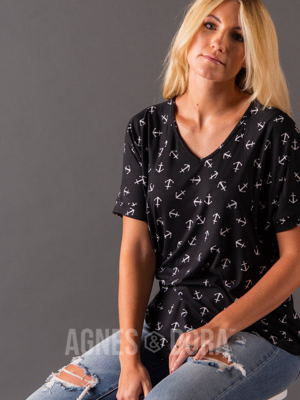 Love Top Black/White Anchor