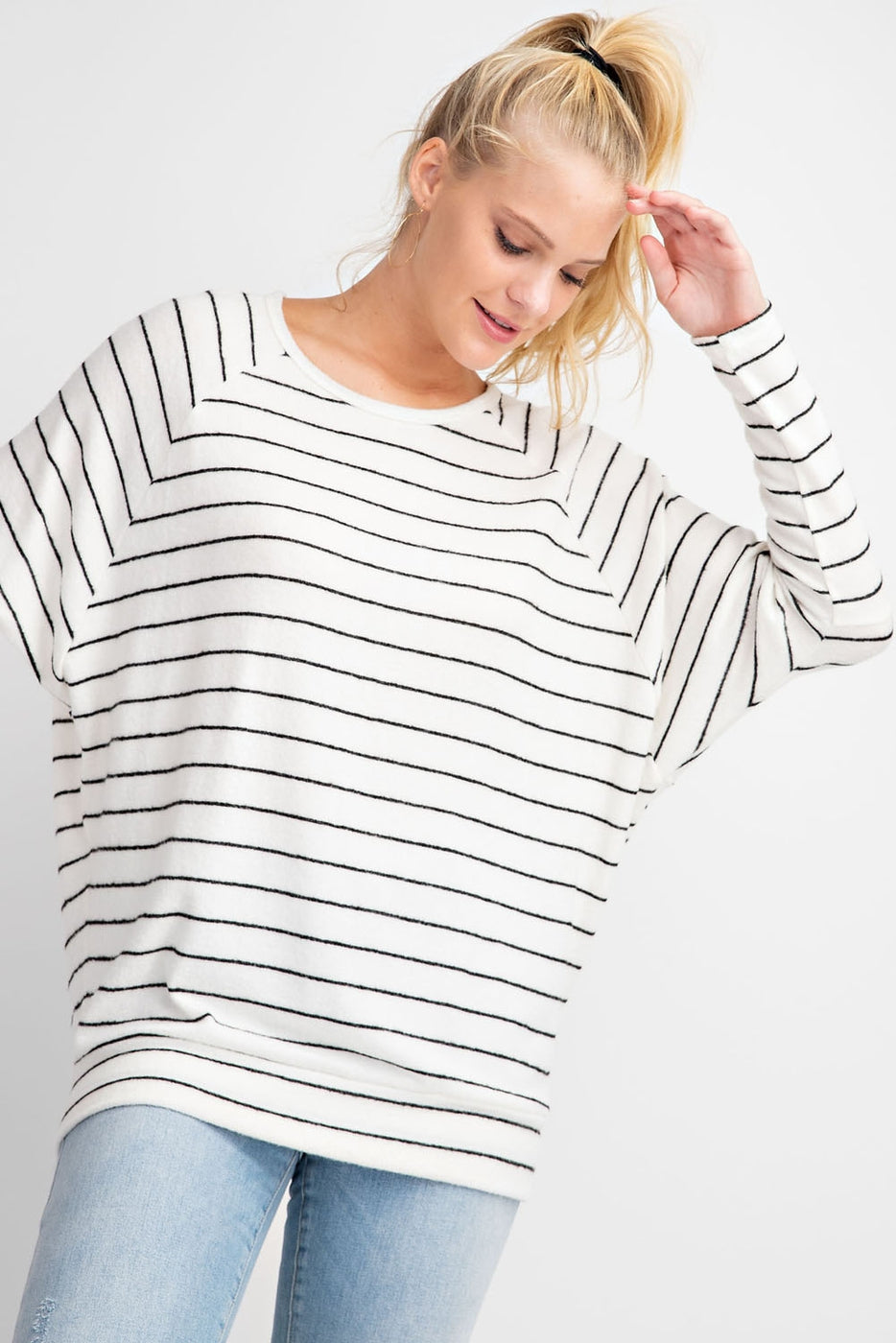 ROUND NECK LONG SLEEVES RAGLAN STRIPE BLACK & WHITE TOP