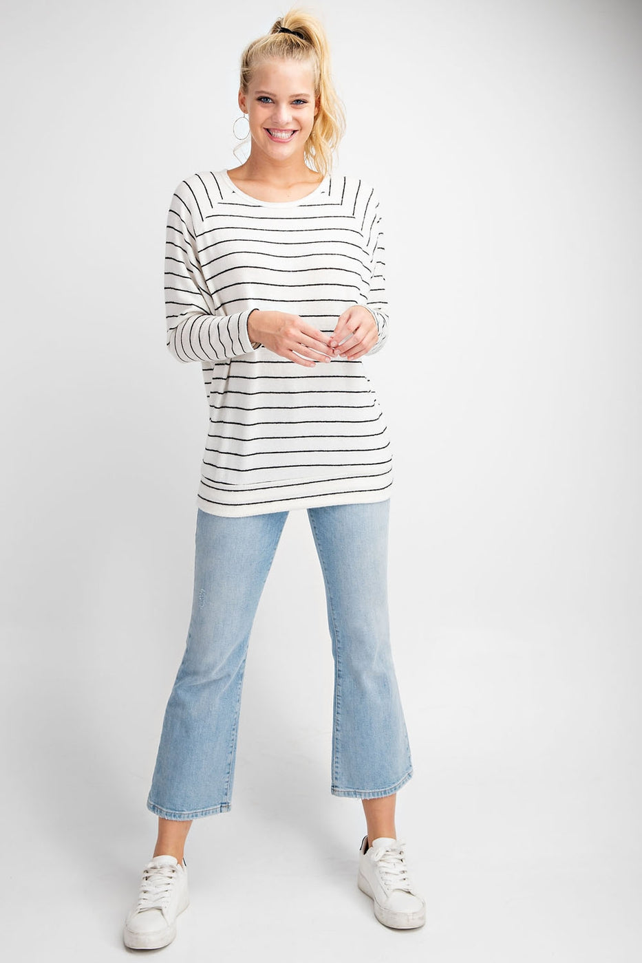 ROUND NECK LONG SLEEVES RAGLAN STRIPE BLACK & WHITE TOP